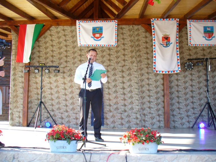 81 másolata