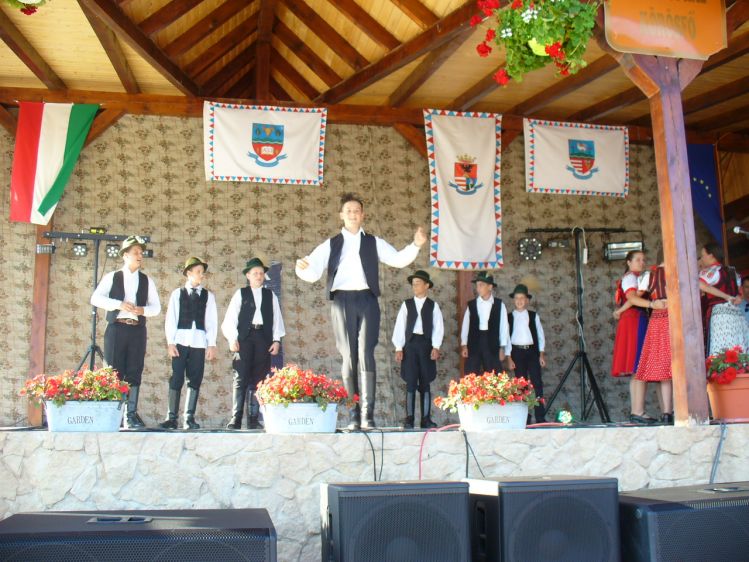 83 másolata