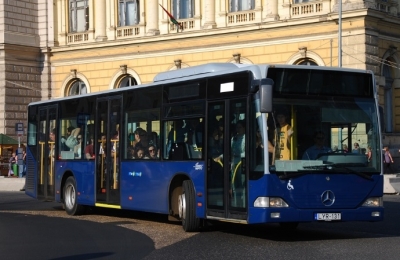 Munkába álltak a Mercedes buszok a kerületben