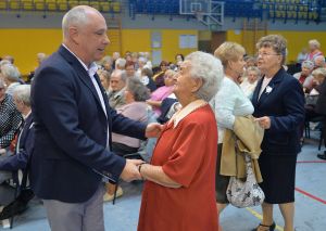Idősek napi rendezvény sok zenével