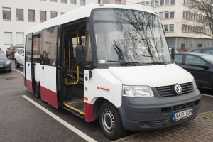 A gyerekek kényelmét szolgálja az ajándék kisbusz