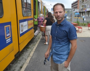 Vandálbiztos padok, akadálymentes megálló