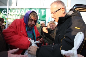 Gyorsan elfogytak az ételcsomagok