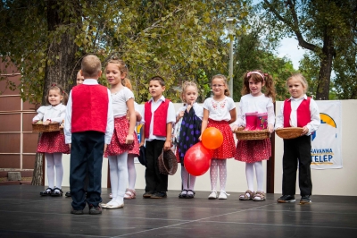 A szerelem hozta hazánkba