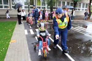 Játékos ismerkedés a KRESZ szabályaival