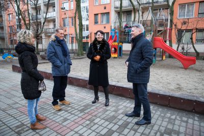 Kerítés a játszótér körül