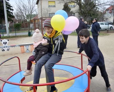 Elkészült a játszótér a Pöstyén téren